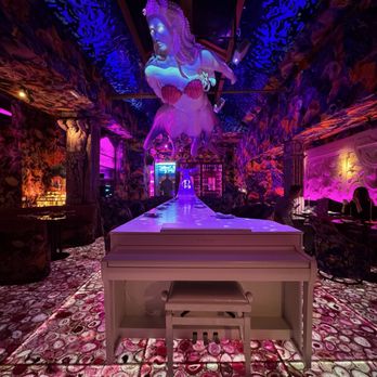 Rosi La Loca: Madrid’s Most Instagrammable Gastronomic Fairytale